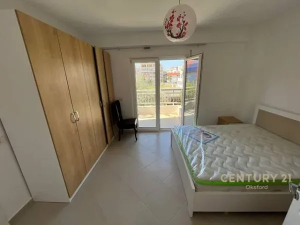 Tirane, jepet me qera 400 Euro