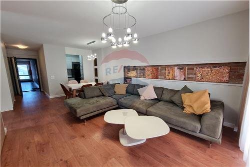 Tirane, shitet apartament 1+1+BLK 175.000 Euro
