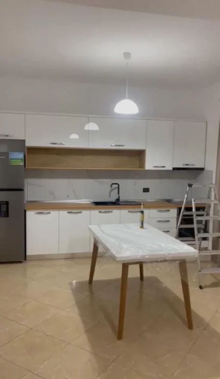Tirane, jepet me qera apartament 500 Euro (5 Maji)