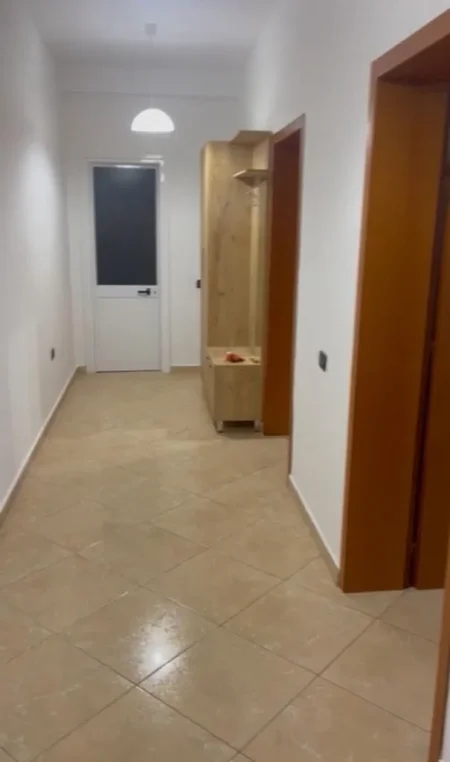 Tirane, jepet me qera apartament 500 Euro (5 Maji)