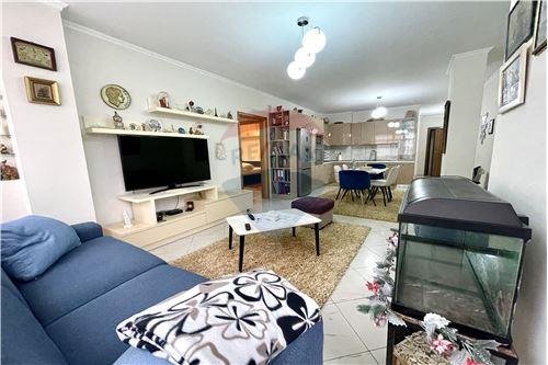Tirane, jepet me qera 650 Euro