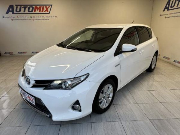 Tirane, shes makine Toyota auris Viti 2015, 12.400 Euro