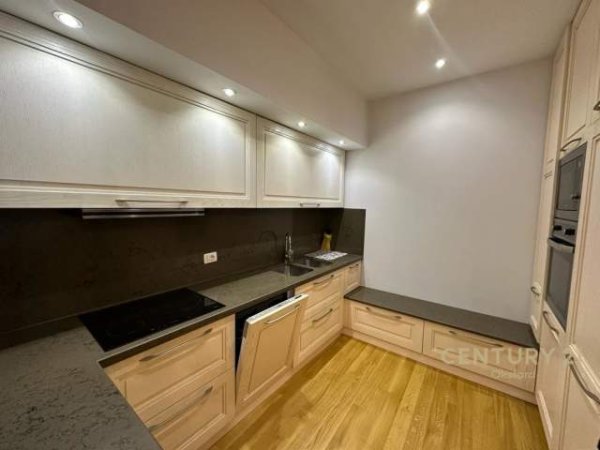 Tirane, shitet apartament 2+1 Kati 8, 114 m² 220.000 Euro (rruga e kavajes)