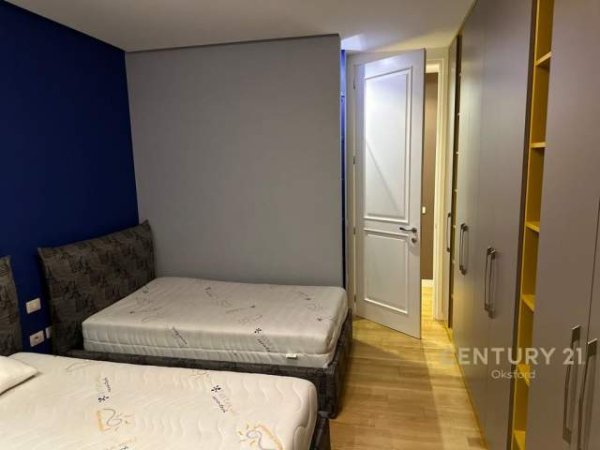 Tirane, shitet apartament 2+1 Kati 8, 114 m² 220.000 Euro (rruga e kavajes)