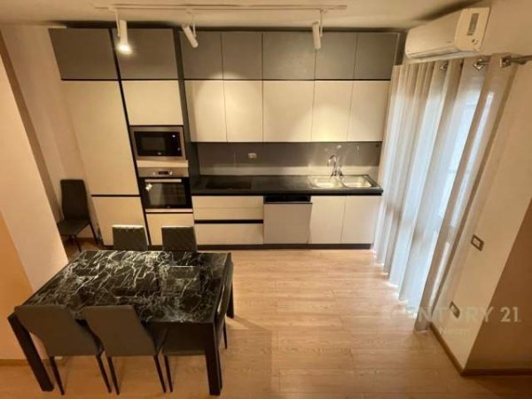 Tirane, jepet me qera apartament 2+1+BLK Kati 3, 125 m² 650 Euro (pranë Kristal Center, Komuna e Parisit)