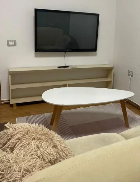 Tirane, jepet me qera apartament 1+1 Kati 1, 70 m² 400 Euro