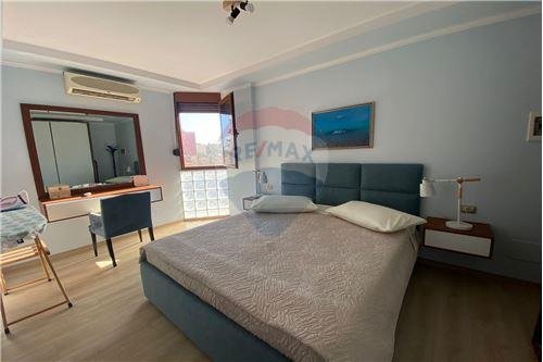 Tirane, jepet me qera apartament 1+1 Kati 6, 56 m² 600 Euro (Rruga Margarita Tutulani)