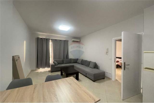 Tirane, jepet me qera apartament 1+1 Kati 2, 70 m² 550 Euro (Komuna e Parisit)
