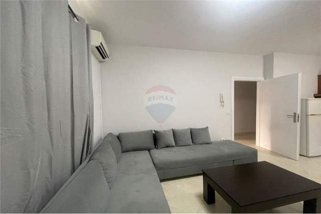 Tirane, jepet me qera apartament 1+1 Kati 2, 70 m² 550 Euro (Komuna e Parisit)