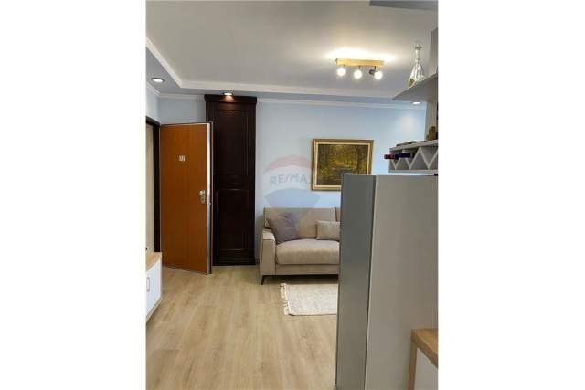 Tirane, jepet me qera apartament 1+1 600 Euro (Libri Universitar)