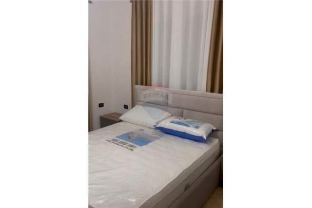 Tirane, jepet me qera apartament 1+1 Kati 4, 100 m² 400 Euro