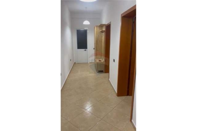 Tirane, jepet me qera apartament 1+1 Kati 4, 100 m² 400 Euro