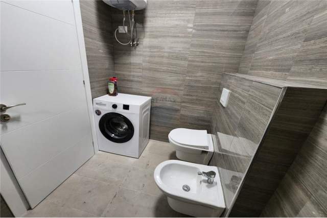 Tirane, jepet me qera apartament 1+1 Kati 4, 56 m² 400 Euro