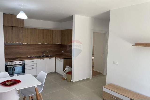 Tirane, jepet me qera apartament 2+1 Kati 4, 96 m² 550 Euro (Oxhaku)