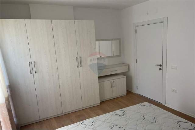 Tirane, jepet me qera apartament 2+1 Kati 4, 96 m² 550 Euro (Oxhaku)