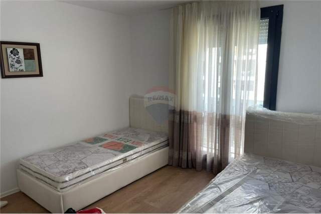 Tirane, jepet me qera apartament 2+1+A+BLK Kati 4, 110 m² 550 Euro