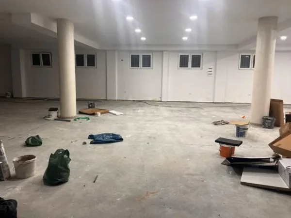 Tirane, ambjent biznesi 280 m² 750 Euro (Kamez)