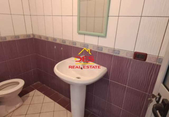 Vlore, shitet dyqan Kati 0, 25 m² 35.000 Euro (Kali i Trojes)