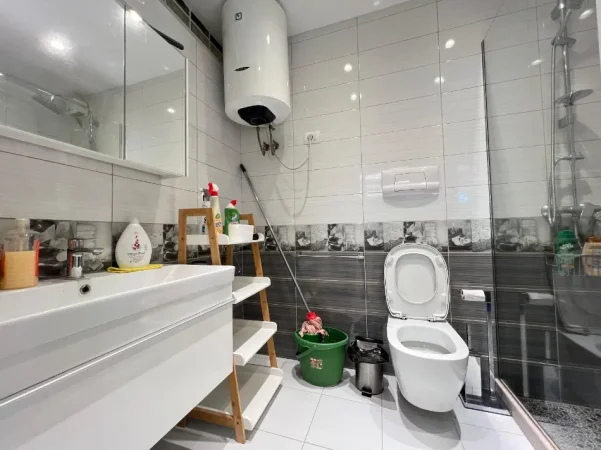 Tirane, jepet me qera apartament 1+1+Ballkon Kati 1, 86 m² 900 € (TEG)
