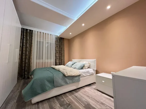 Tirane, jepet me qera apartament 1+1+Ballkon Kati 1, 86 m² 900 € (TEG)