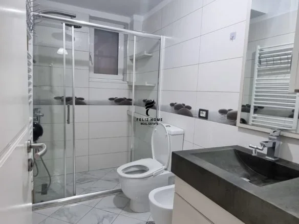 Tirane, jepet me qera zyre Kati 3, 82 m² 900 € (SHESHI WILLSON)