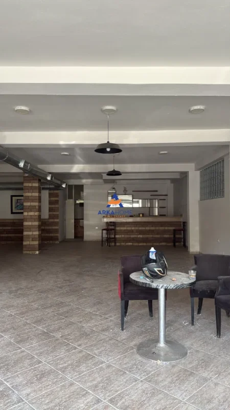 Tirane, jepet me qera ambjent biznesi Kati 0, 185 m² 1.300 € (BULEVARDI I RI)
