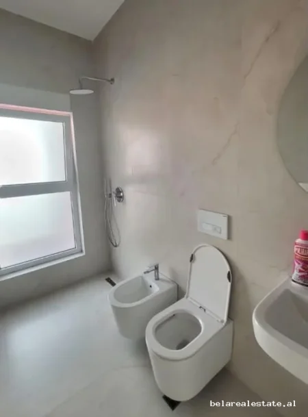 Tirane, jepet me qera apartament 1+1+Ballkon Kati 9, 75 m² 540 € (Ali Dem)