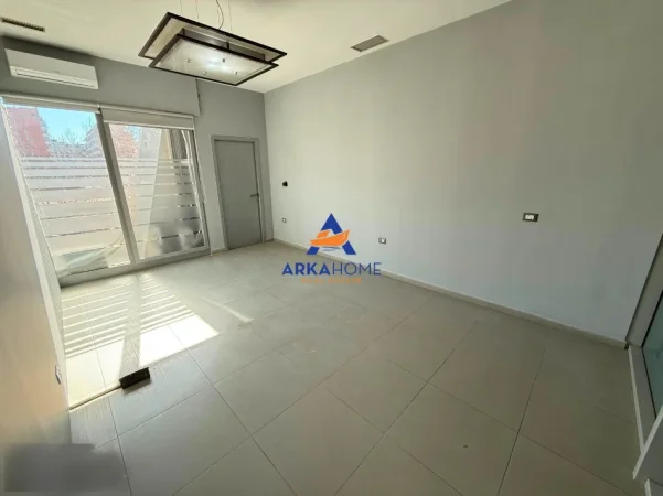 Tirane, jepet me qera ambjent biznesi Kati 2, 916 m² 16.000 € (RRUGA KAVAJES)