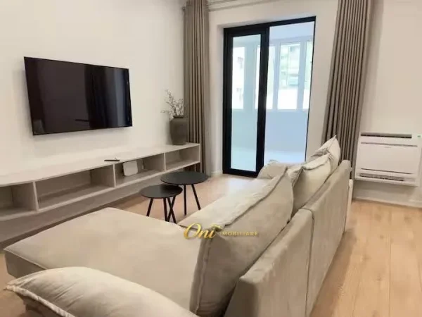 Tirane, jepet me qera apartament 2+1 Kati 3, 95 m² 850 € (BLLOK PALLATET AGIMI)