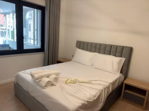 Tirane, jepet me qera apartament 2+1 Kati 3, 95 m² 850 € (BLLOK PALLATET AGIMI)
