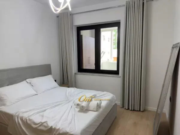 Tirane, jepet me qera apartament 2+1 Kati 3, 95 m² 850 € (BLLOK PALLATET AGIMI)
