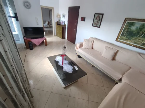 Tirane, jepet me qera Apartament 2+1+Ballkon Kati 9, 110 m², Çmimi 65.000 Lekë të Reja, (Rruga Fortuzi, Pas Ministrisë Drejtësisë, Tiranë.)