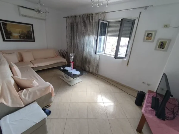 Tirane, jepet me qera Apartament 2+1+Ballkon Kati 9, 110 m², Çmimi 65.000 Lekë të Reja, (Rruga Fortuzi, Pas Ministrisë Drejtësisë, Tiranë.)