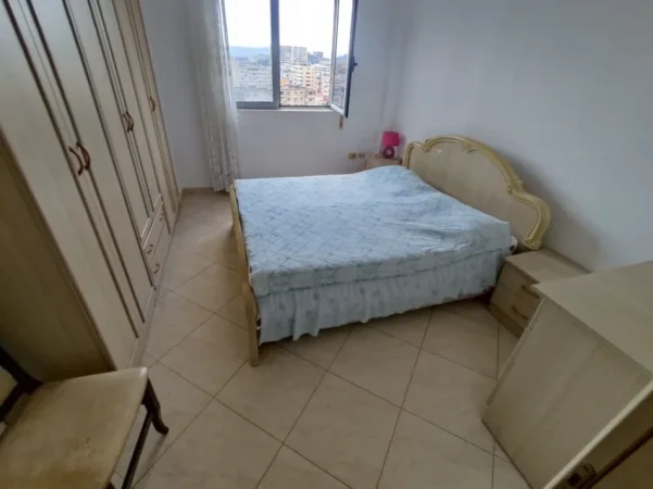 Tirane, jepet me qera Apartament 2+1+Ballkon Kati 9, 110 m², Çmimi 65.000 Lekë të Reja, (Rruga Fortuzi, Pas Ministrisë Drejtësisë, Tiranë.)
