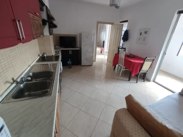 Tirane, jepet me qera Apartament 2+1+Ballkon Kati 9, 110 m², Çmimi 65.000 Lekë të Reja, (Rruga Fortuzi, Pas Ministrisë Drejtësisë, Tiranë.)