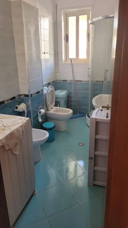 Tirane, jepet me qera apartament 2+1 Kati 3, 90 m² 450 € (Fresku)