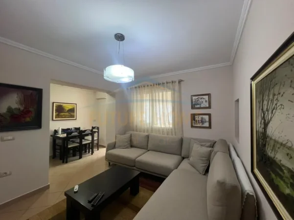Tirane, jepet me qera apartament 2+1+Ballkon Kati 3, 71 m² 550 € (Oxhaku)
