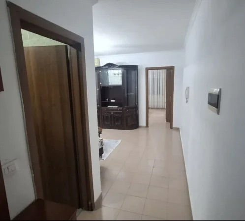 Tirane, jepet me qera apartament 1+1 Kati 9, 70 m² 520 € (Lulishtja)