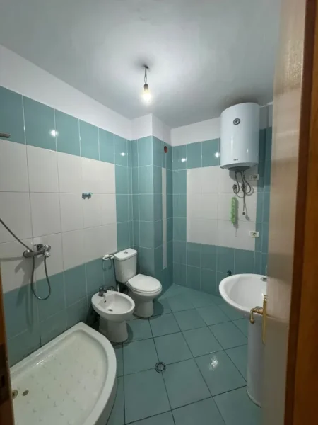 Tirane, jepet me qera apartament 1+1 Kati 8, 60 m² 320 € (Astir)