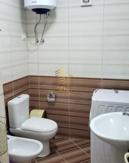 Tirane, jepet me qera apartament 1+1+Ballkon Kati 3, 65 m² 450 € (Astir)