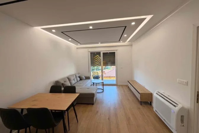 Tirane, jepet me qera apartament 1+1+Ballkon Kati 4, 65 m² 500 € (Astir)