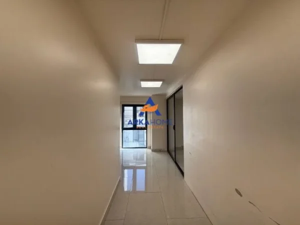 Tirane, jepet me qera ambjent biznesi Kati 3, 190 m² 2.800 € (FAKULTETI EKONOMISE)