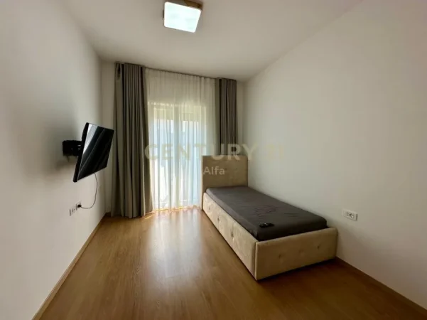 Tirane, jepet me qera apartament+verande | Penthouse 3+1+Aneks+Ballkon Kati 3, 187 m² 2.200 € (Liqeni i Thate)