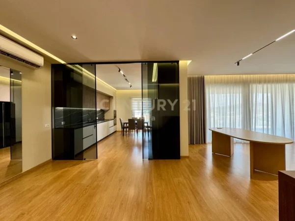 Tirane, jepet me qera apartament+verande | Penthouse 3+1+Aneks+Ballkon Kati 3, 187 m² 2.200 € (Liqeni i Thate)