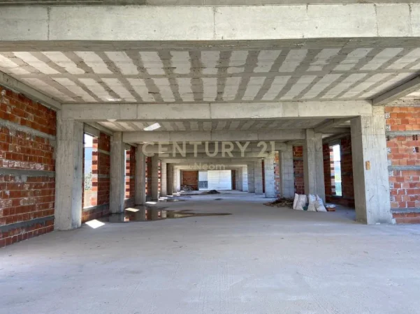Tirane, jepet me qera aktivitet biznesi Kati 2, 1.000 m² 8.000 € (kamez)