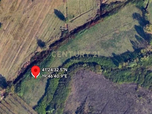 Tirane, shitet toke , 2.700 m² 70.194 € (cekreze)