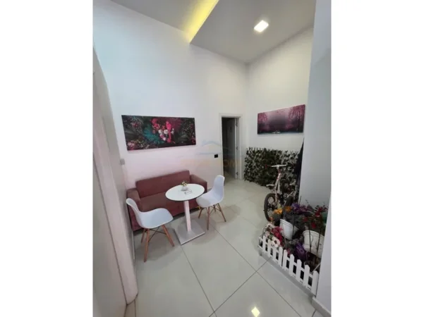 Tirane, Shitet Biznesi-Bar Lokal Yogurteri,( Tefta Tashko Koco) Pazari i Ri. 29.000 €