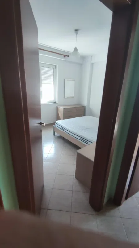 Tirane, jepet me qera apartament 1+1 Kati 5, 78 m² 400 € (Materniteti i Ri)
