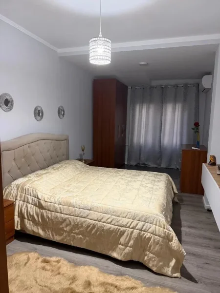 Tirane, jepet me qera apartament 3+1 Kati 0, 150 m² 1.500 € (50 m nga Kopshti Zoologjik)