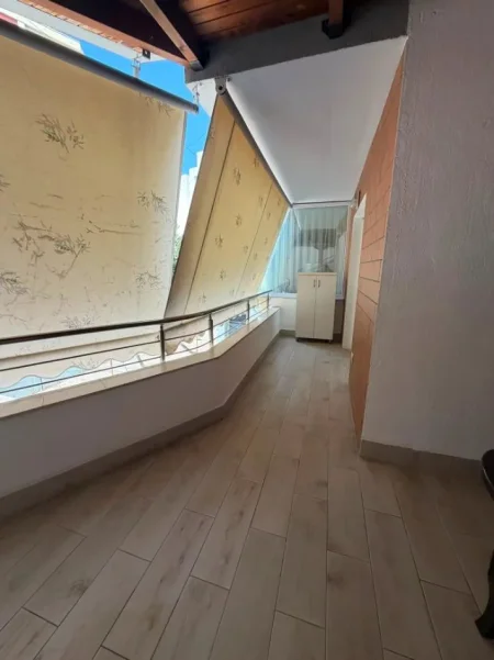 Tirane, jepet me qera apartament 3+1 Kati 0, 150 m² 1.500 € (50 m nga Kopshti Zoologjik)